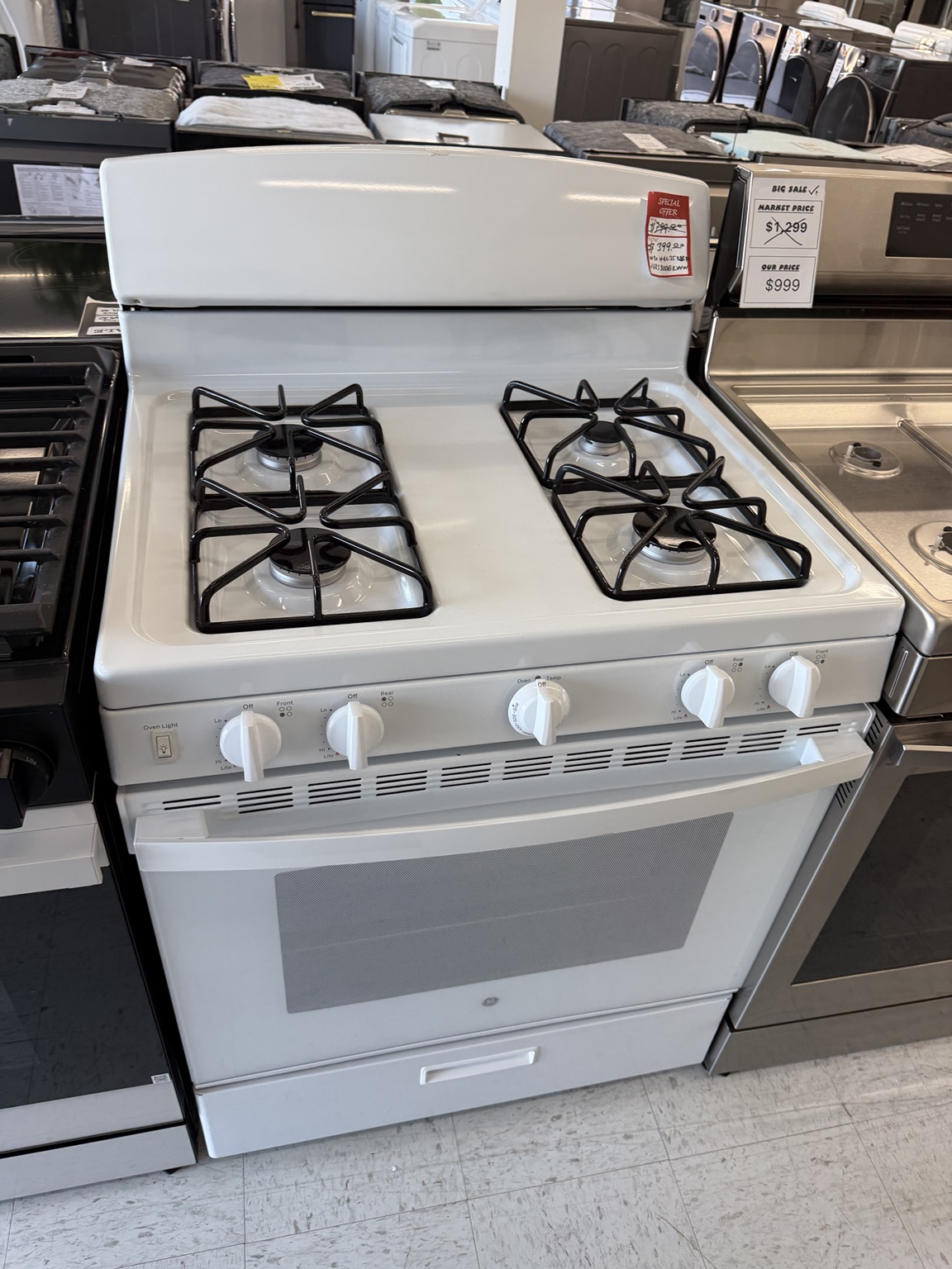 Actual GE JGBS30DEK6WW 30-Inch Freestanding Gas Range in White in the MD Appliances showroom